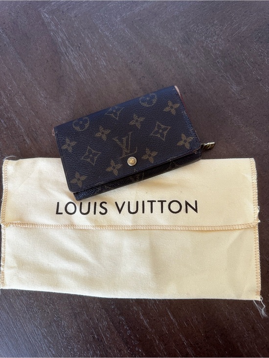 Louis Vuitton Handbags - Louis Vuitton Vintage Porte-Monnaie Tresor Wallet
**Price is firm***
